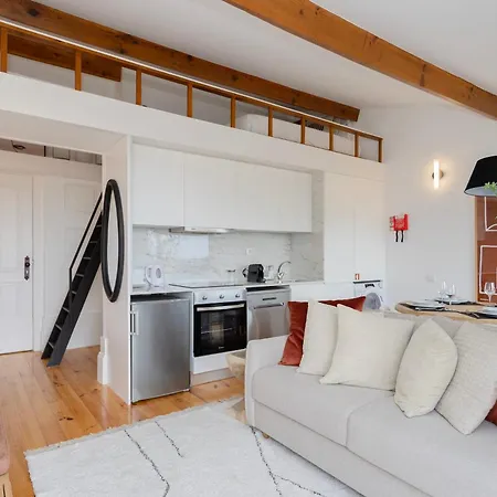 Liiiving In - Mezzanine Delight Balcony Apartment *