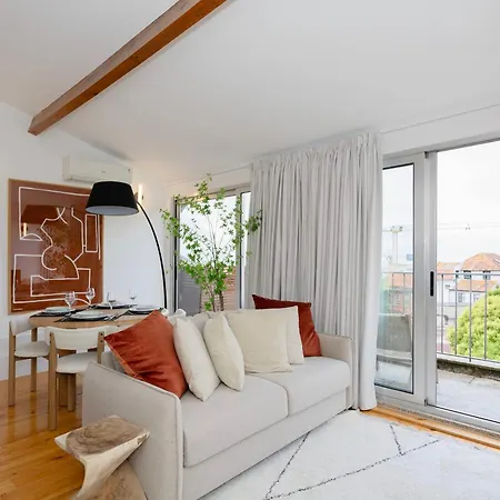 Liiiving In - Mezzanine Delight Balcony *