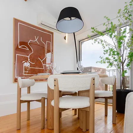 Liiiving In - Mezzanine Delight Balcony *