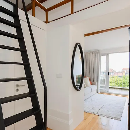 Апартаменты Liiiving In - Mezzanine Delight Balcony *