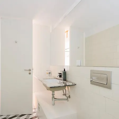 Liiiving In - Mezzanine Delight Balcony Порту